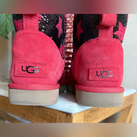 UGG Classic Mini Sequin Stars Ankle Boots Red Black Size 7 Women’s - Picture 10 of 13